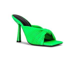 REVOLVE- Superdown Lyla Heel size 6. NIB